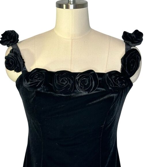 Avec Les Filles Black Velvet Rosette Mini Cocktail Dress | 8 - Picture 4 of 8